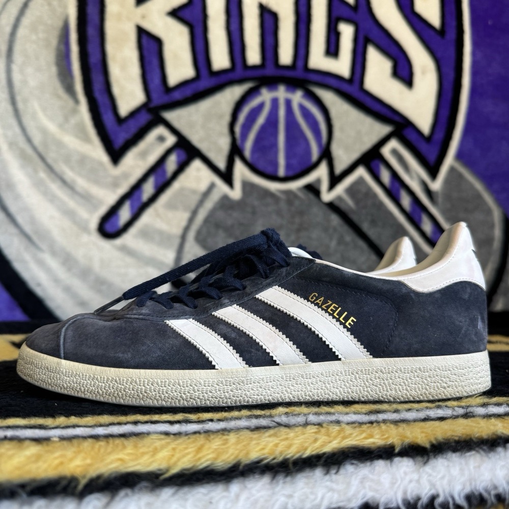 Size 8.5 - adidas Gazelle Men's Collegiate Navy/White Suede BB5478